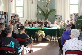 Fotografia wykonana w Miejsko – Gminnej Bibliotece Publicznej w Sompolnie podczas Narodowego Czytania.