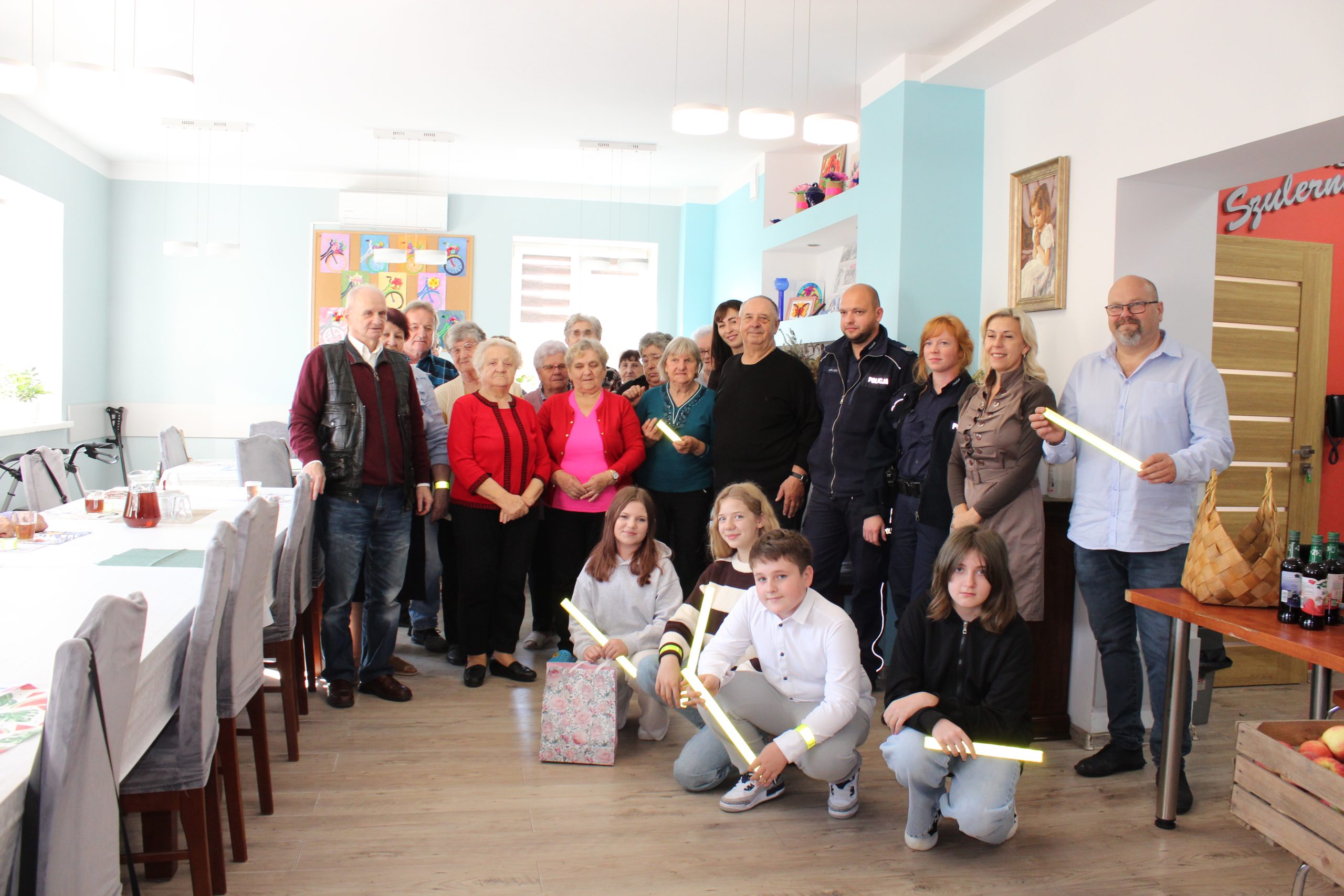 Zdjęcie grupowe przedstawiające uczestników spotkania