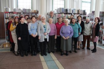 7) Zdjęcie grupowe przedstawia wszystkich uczestników wykładu.