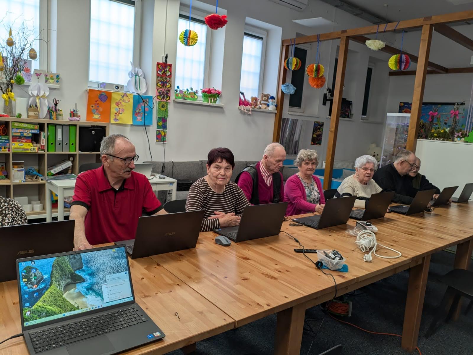 4) Fotografia przedstawia uczestników szkolenia