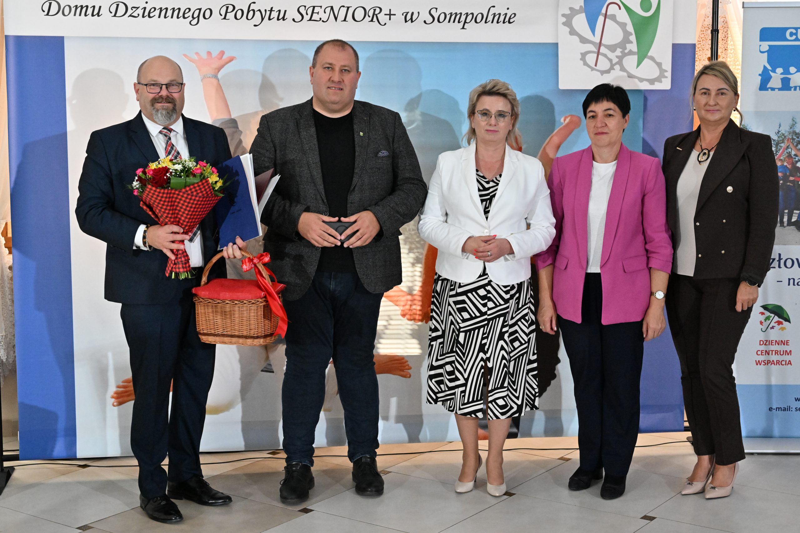 11) Zdjęcie przedstawia przedstawicieli wójtów i burmistrzów z powiatu konińskiego