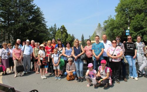 Fotografia przedstawia wszystkich uczestników wycieczki integracyjnej.